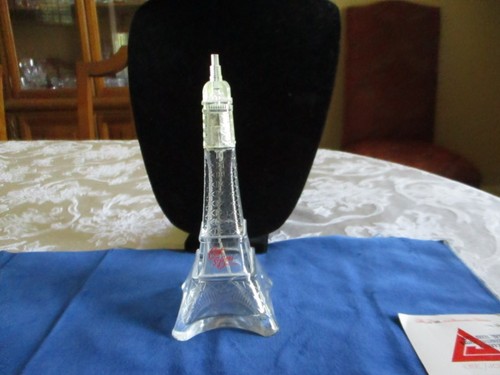 Detailed glass eiffel tower - detailed,
